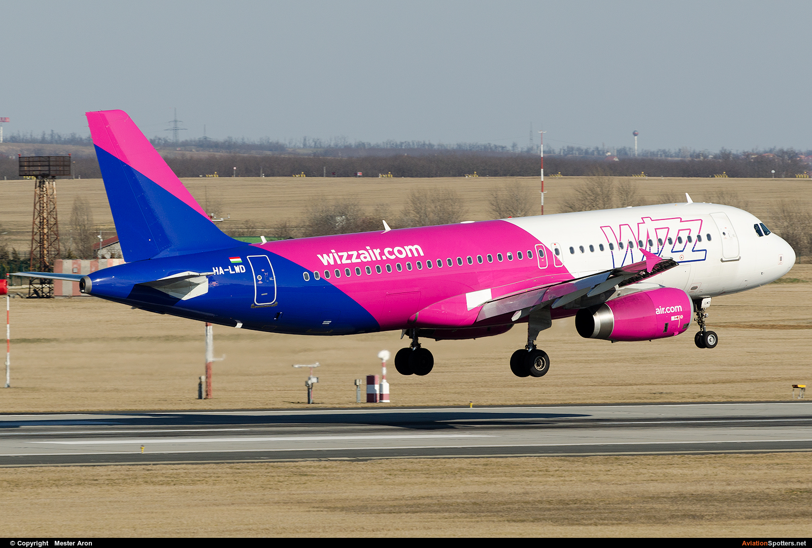 Wizz Air  -  A320  (HA-LWD) By Mester Aron (MesterAron)