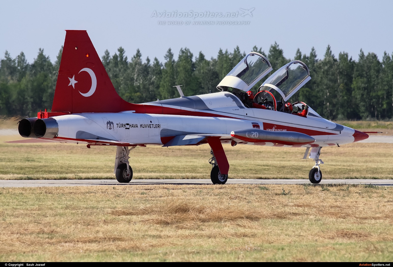 Turkey - Air Force : Turkish Stars  -  NF-5B  (71-3020) By Szuh Jozsef (szuh jozsef)