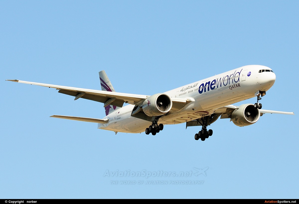 Qatar Airways  -  777-300ER  (A7-BAA) By norber (norber)