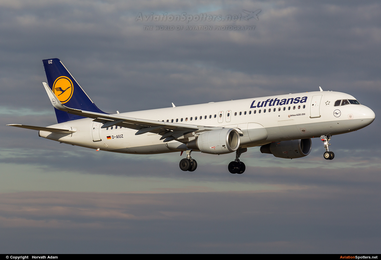 Lufthansa  -  A320-214  (D-AIUZ) By Horvath Adam (odin7602)