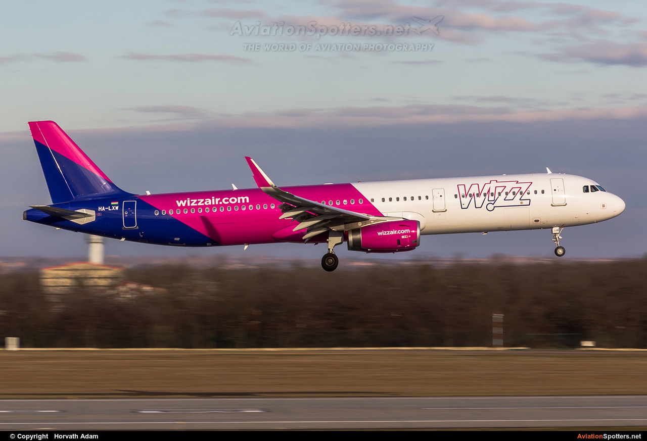 Wizz Air  -  A321-231  (HA-LXW) By Horvath Adam (odin7602)