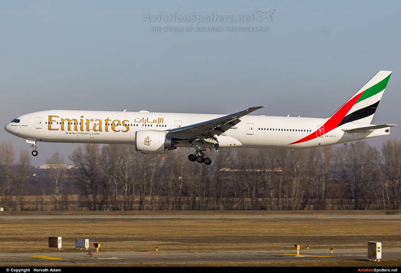 Emirates Airlines  -  777-300ER  (A6-ECJ) By Horvath Adam (odin7602)
