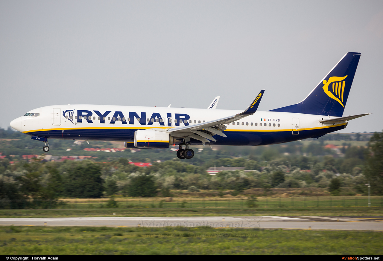 Ryanair  -  737-8AS  (EI-EVD) By Horvath Adam (odin7602)