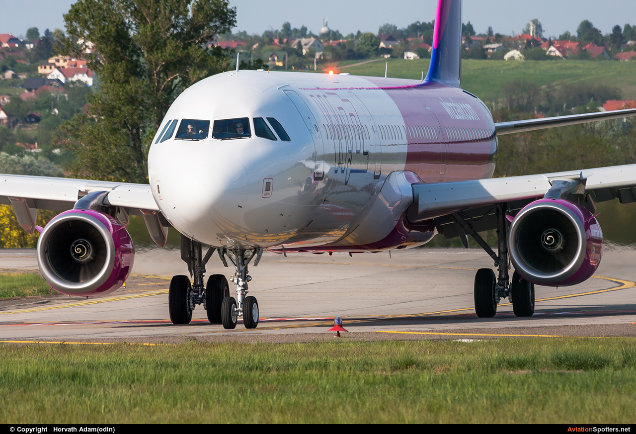 Wizz Air  -  A320-231  (HA-LTA) By Horvath Adam (odin7602)