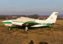Piper - PA-34 Seneca (HA-SOA) - ptolnai
