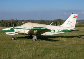Piper - PA-34 Seneca (HA-SOA) - ptolnai