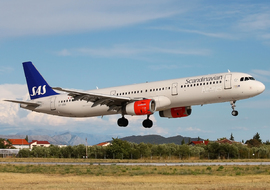Airbus - A321 (OY-KBK) - ptolnai