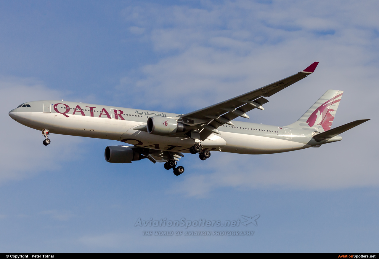 Qatar Airways  -  A330-300  (A7-AEB) By Peter Tolnai (ptolnai)