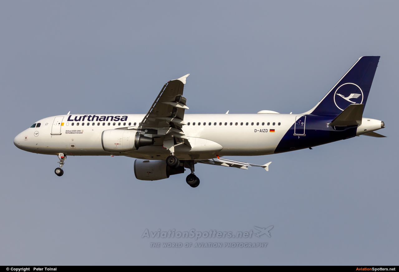 Lufthansa  -  A320-214  (D-AIZD) By Peter Tolnai (ptolnai)