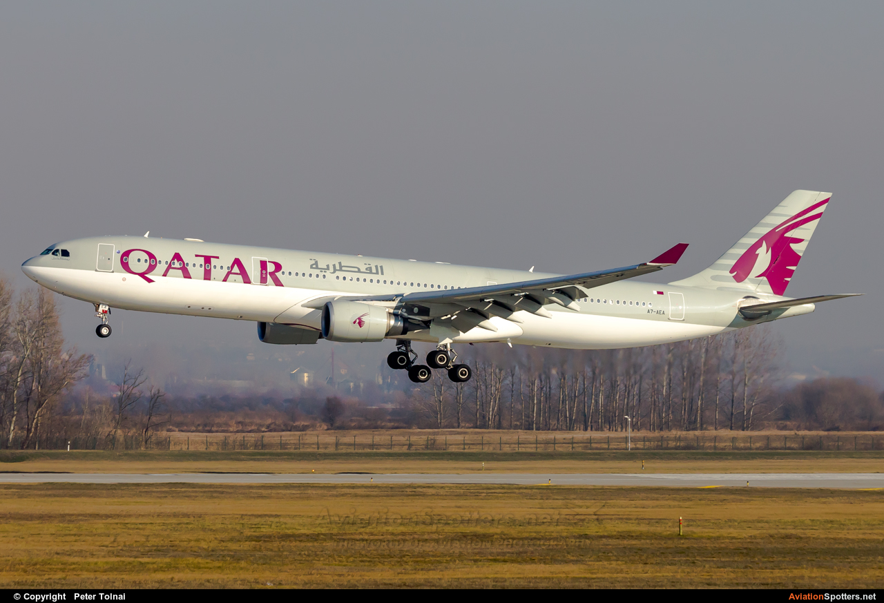 Qatar Airways  -  A330-300  (A7-AEA) By Peter Tolnai (ptolnai)