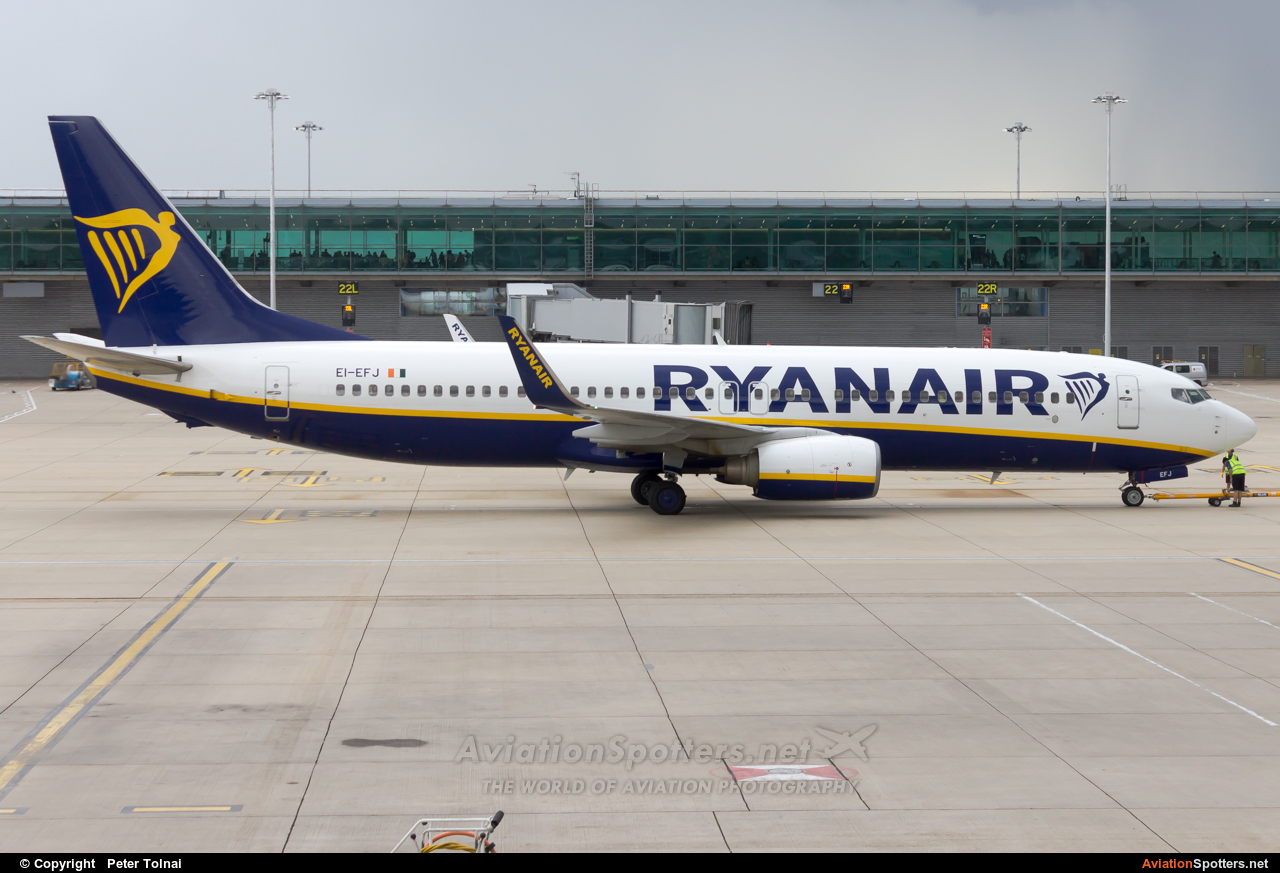 Ryanair  -  737-800  (EI-EFJ) By Peter Tolnai (ptolnai)