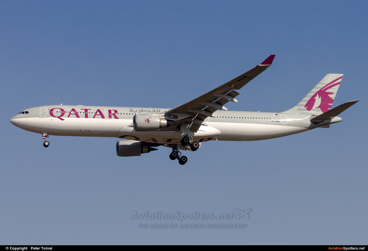 Qatar Airways  -  A330-300  (A7-AEM) By Peter Tolnai (ptolnai)
