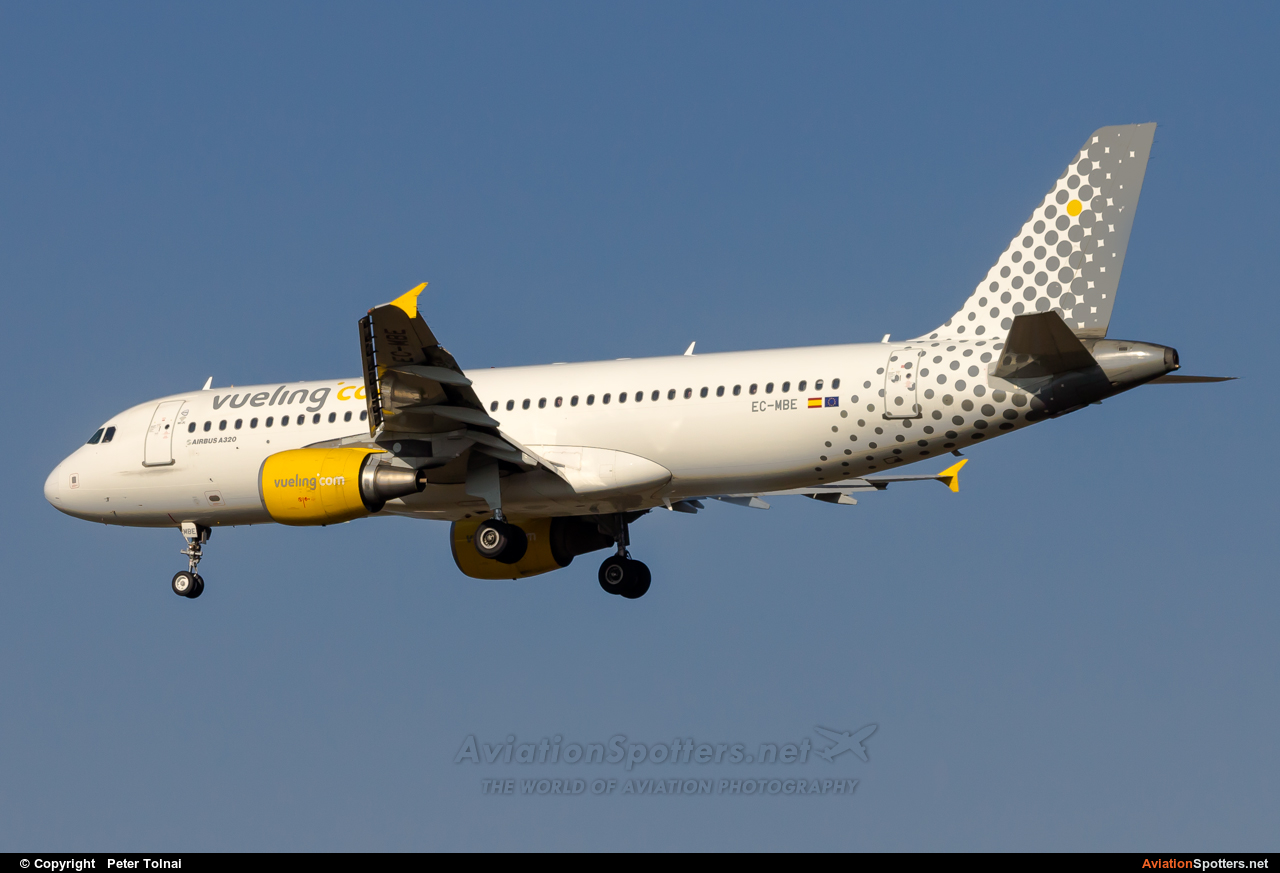 Vueling Airlines  -  A320-232  (EC-MBE) By Peter Tolnai (ptolnai)