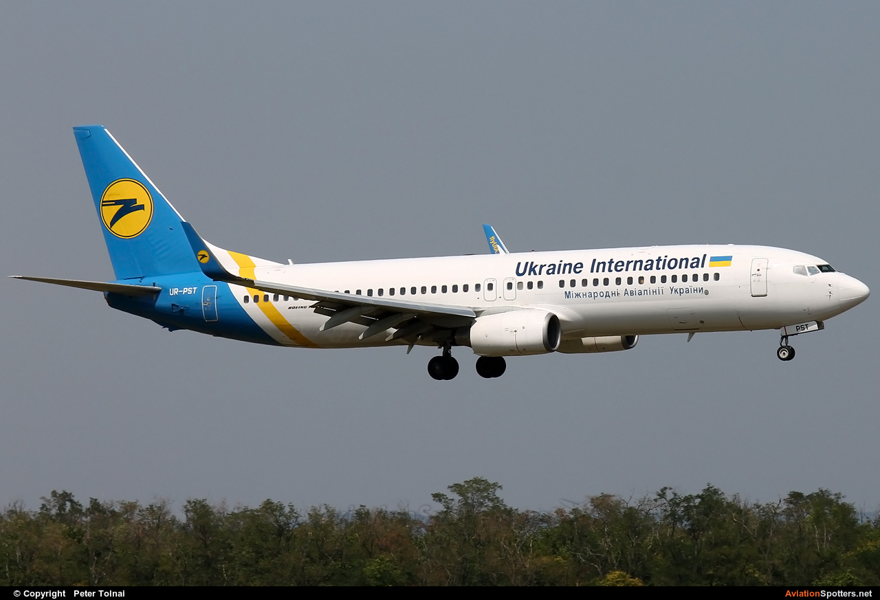 Ukraine International Airlines  -  737-800  (UR-PST) By Peter Tolnai (ptolnai)