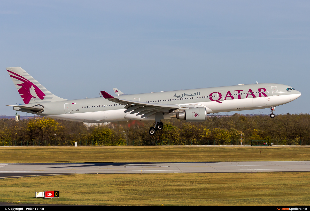 Qatar Airways  -  A330-300  (A7-AEE) By Peter Tolnai (ptolnai)