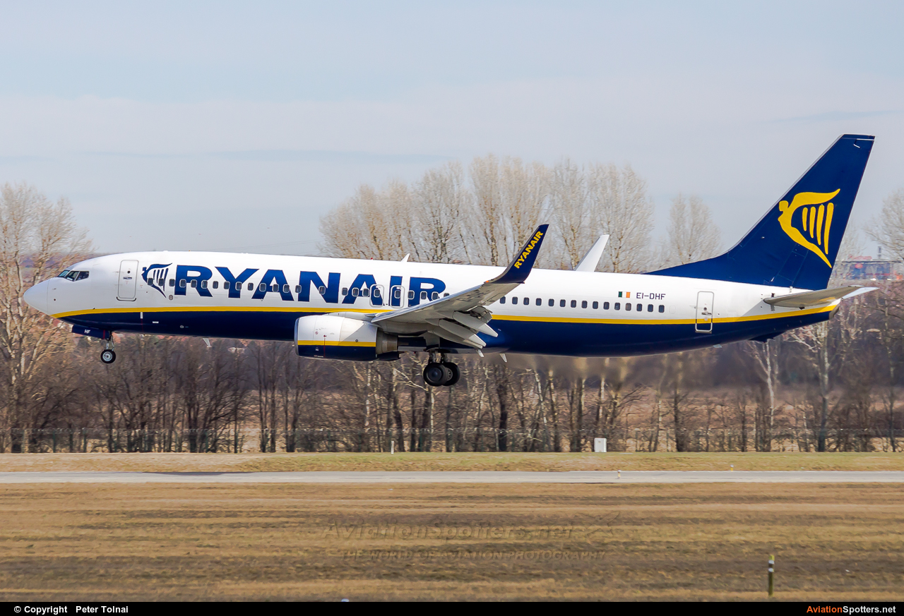 Ryanair  -  737-8AS  (EI-DHF) By Peter Tolnai (ptolnai)