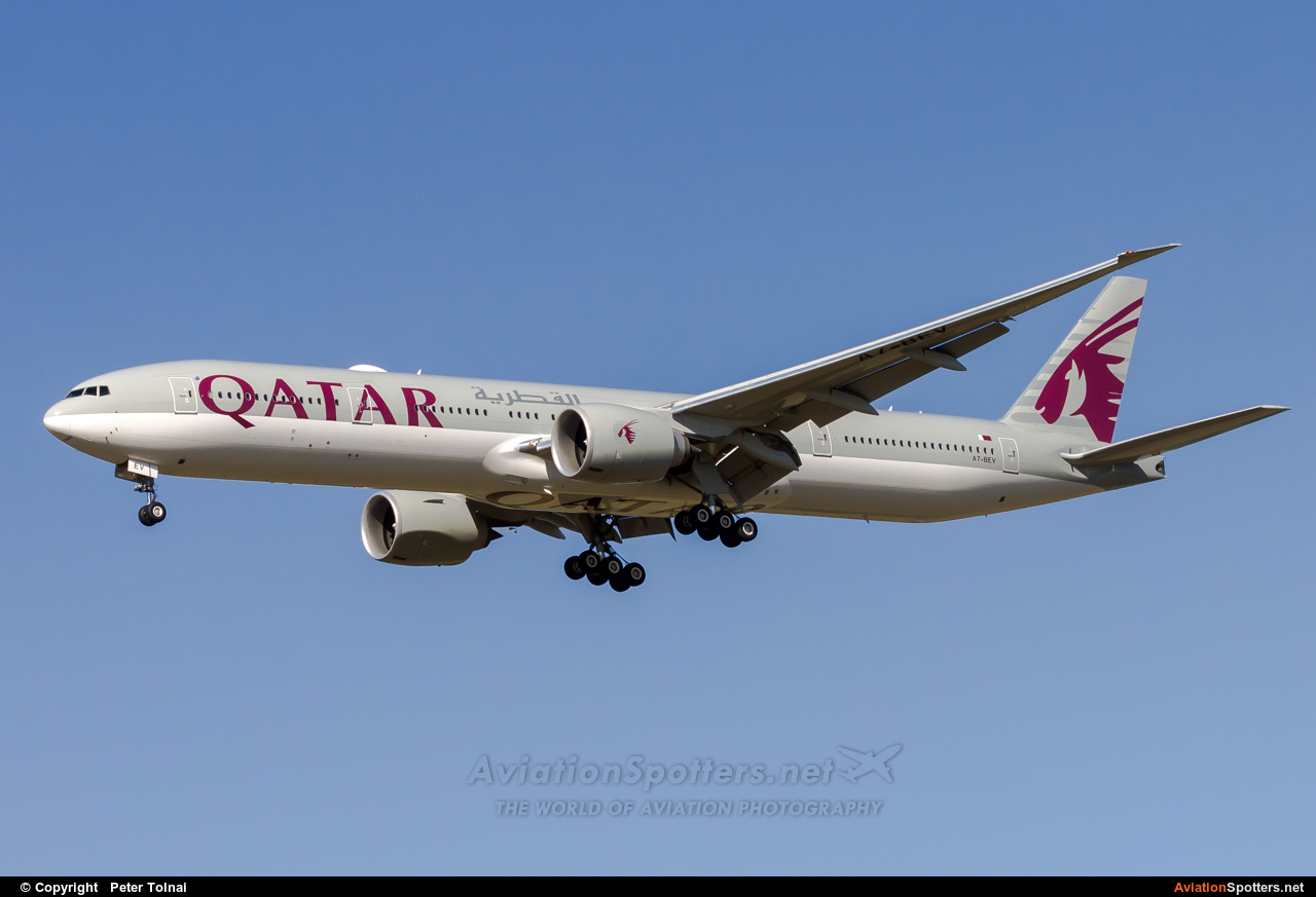 Qatar Airways  -  777-300ER  (A7-BEV) By Peter Tolnai (ptolnai)