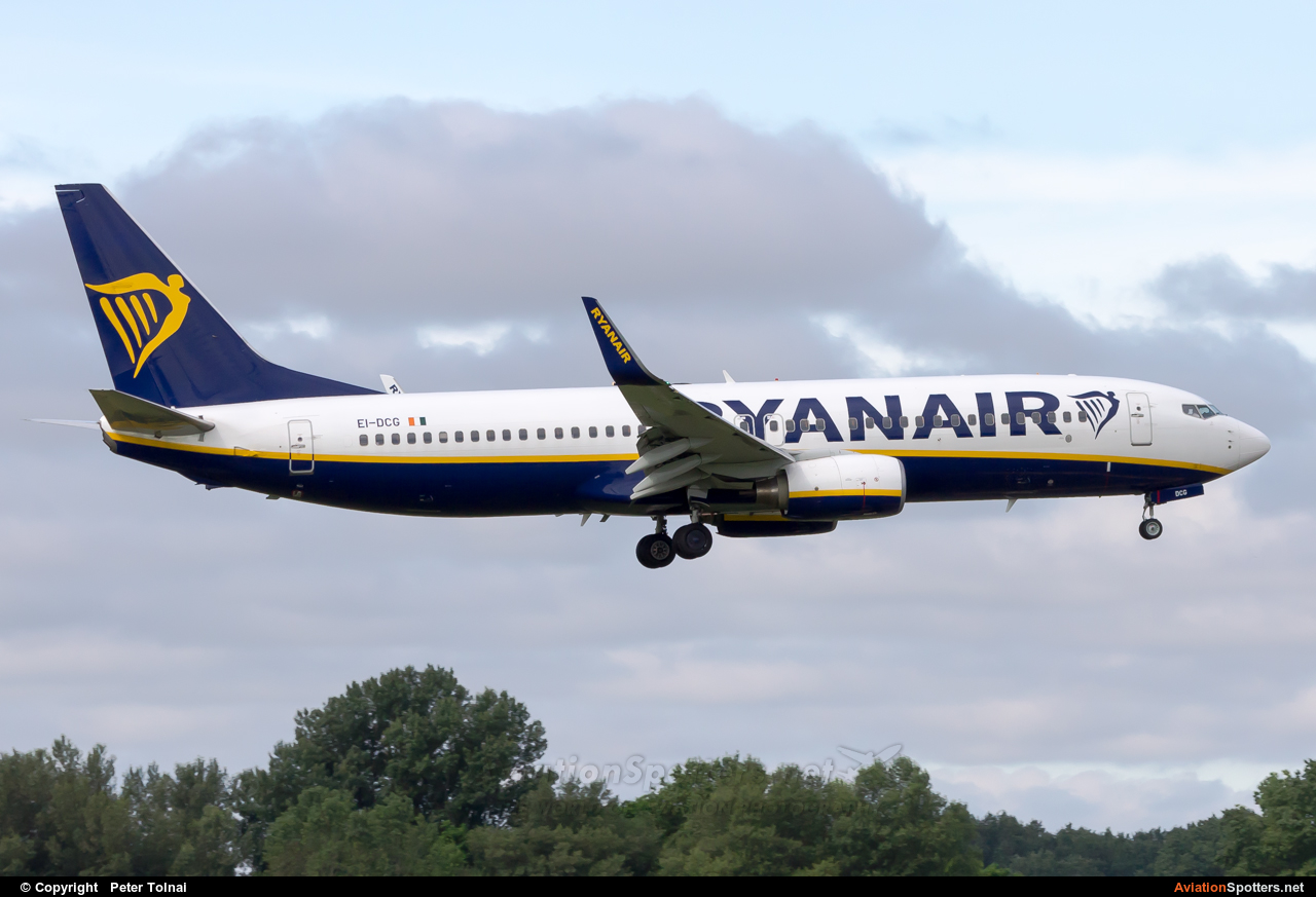 Ryanair  -  737-800  (EI-DCG) By Peter Tolnai (ptolnai)