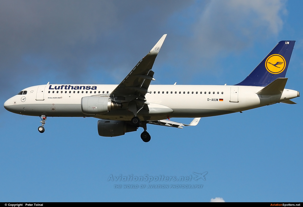 Lufthansa  -  A320-214  (D-AIUW) By Peter Tolnai (ptolnai)