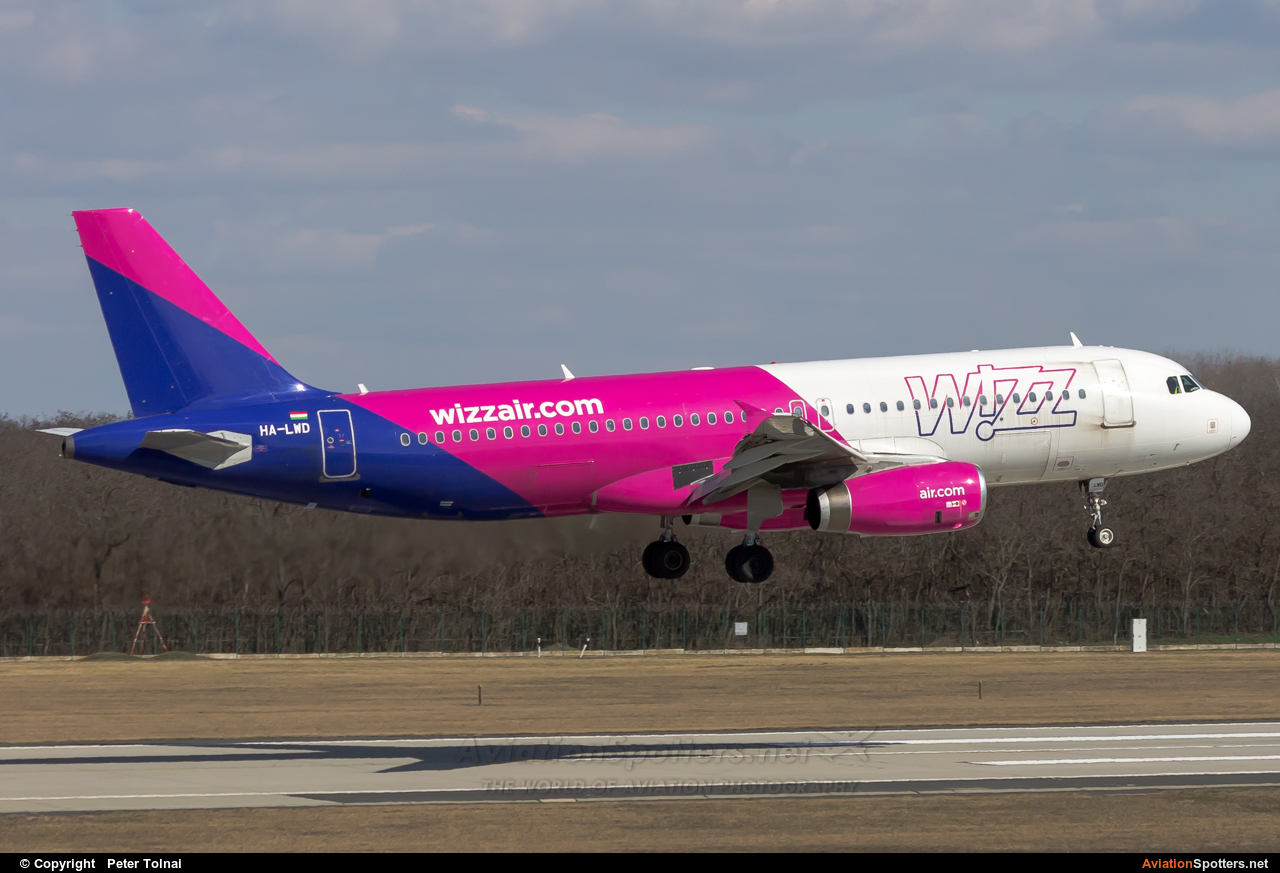 Wizz Air  -  A320  (HA-LWD) By Peter Tolnai (ptolnai)