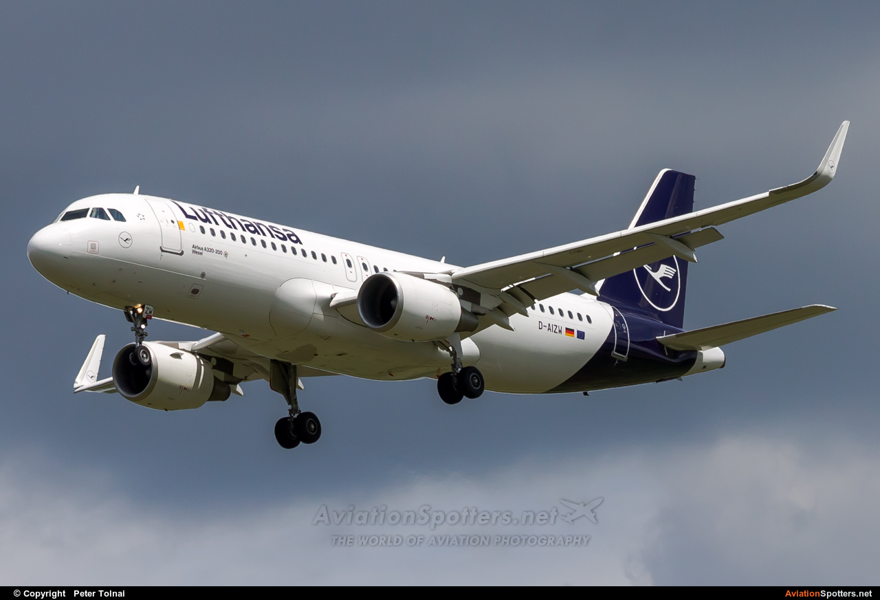 Lufthansa  -  A320  (D-AIZW) By Peter Tolnai (ptolnai)