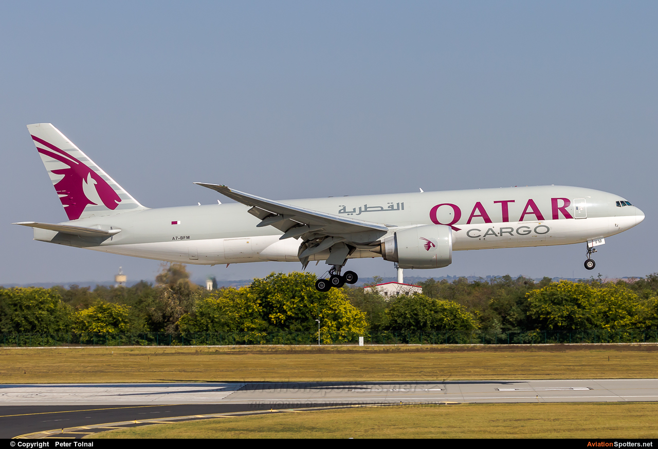 Qatar Airways Cargo  -  777-200F  (A7-BFM) By Peter Tolnai (ptolnai)