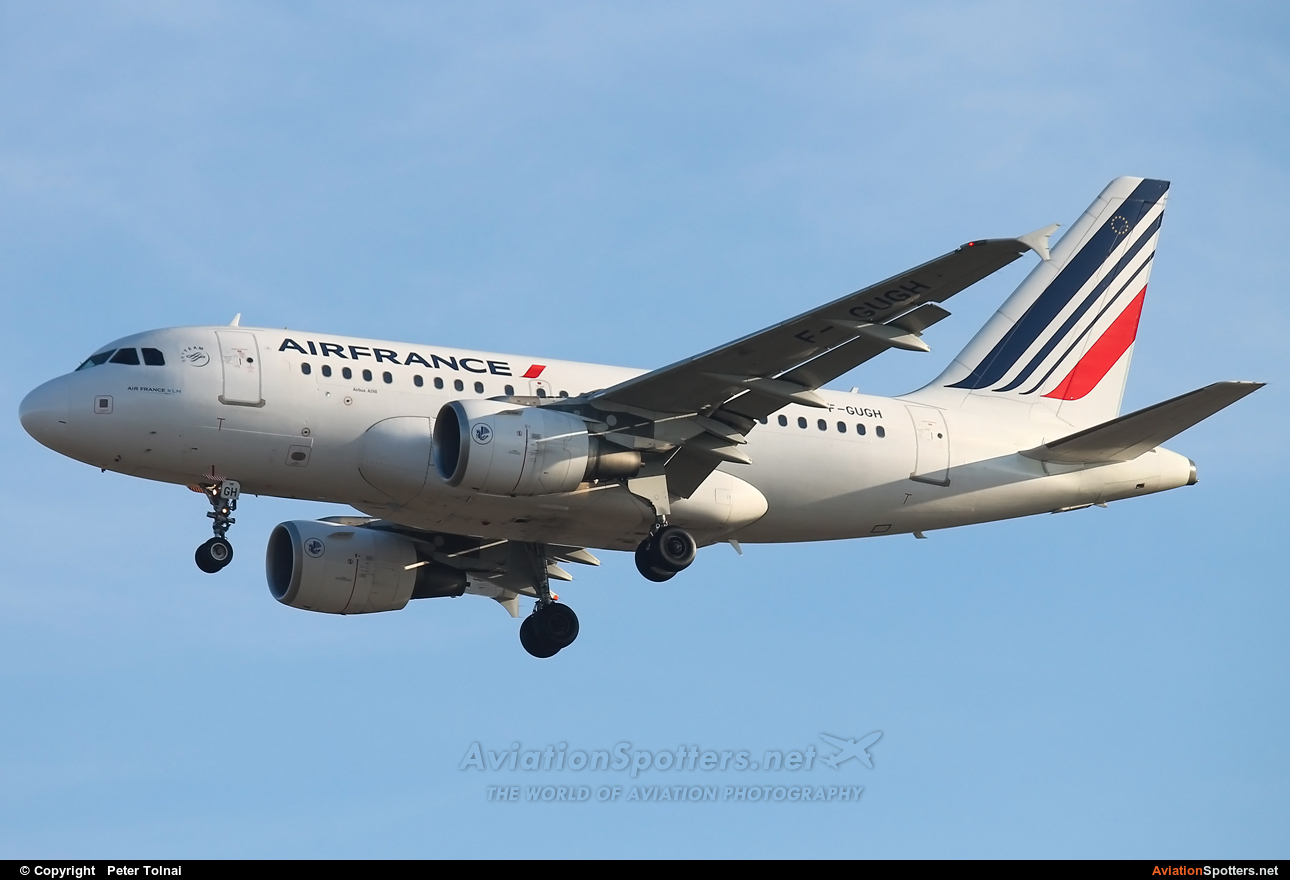 Air France  -  A318  (F-GUGH) By Peter Tolnai (ptolnai)