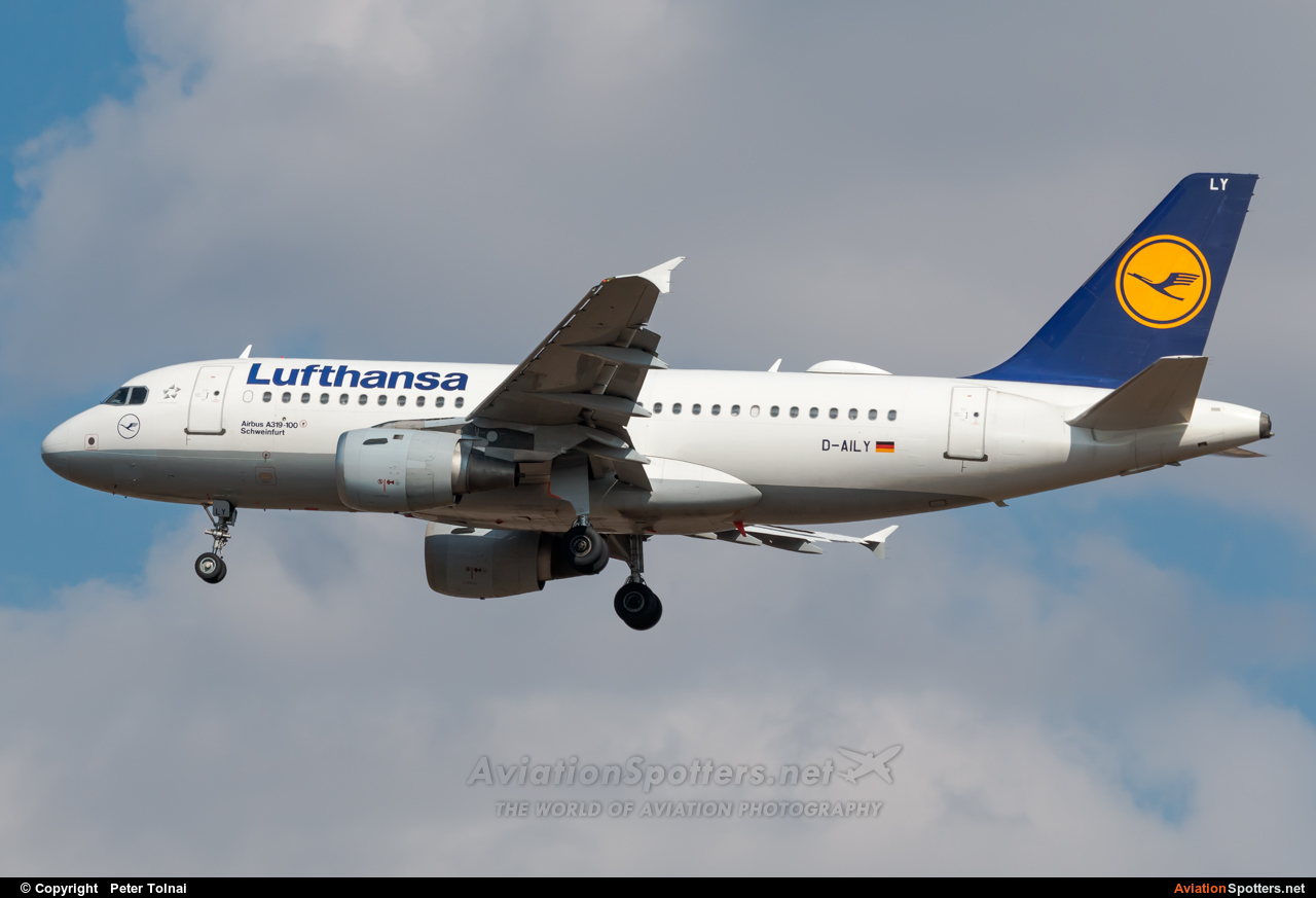 Lufthansa  -  A319-114  (D-AILY) By Peter Tolnai (ptolnai)