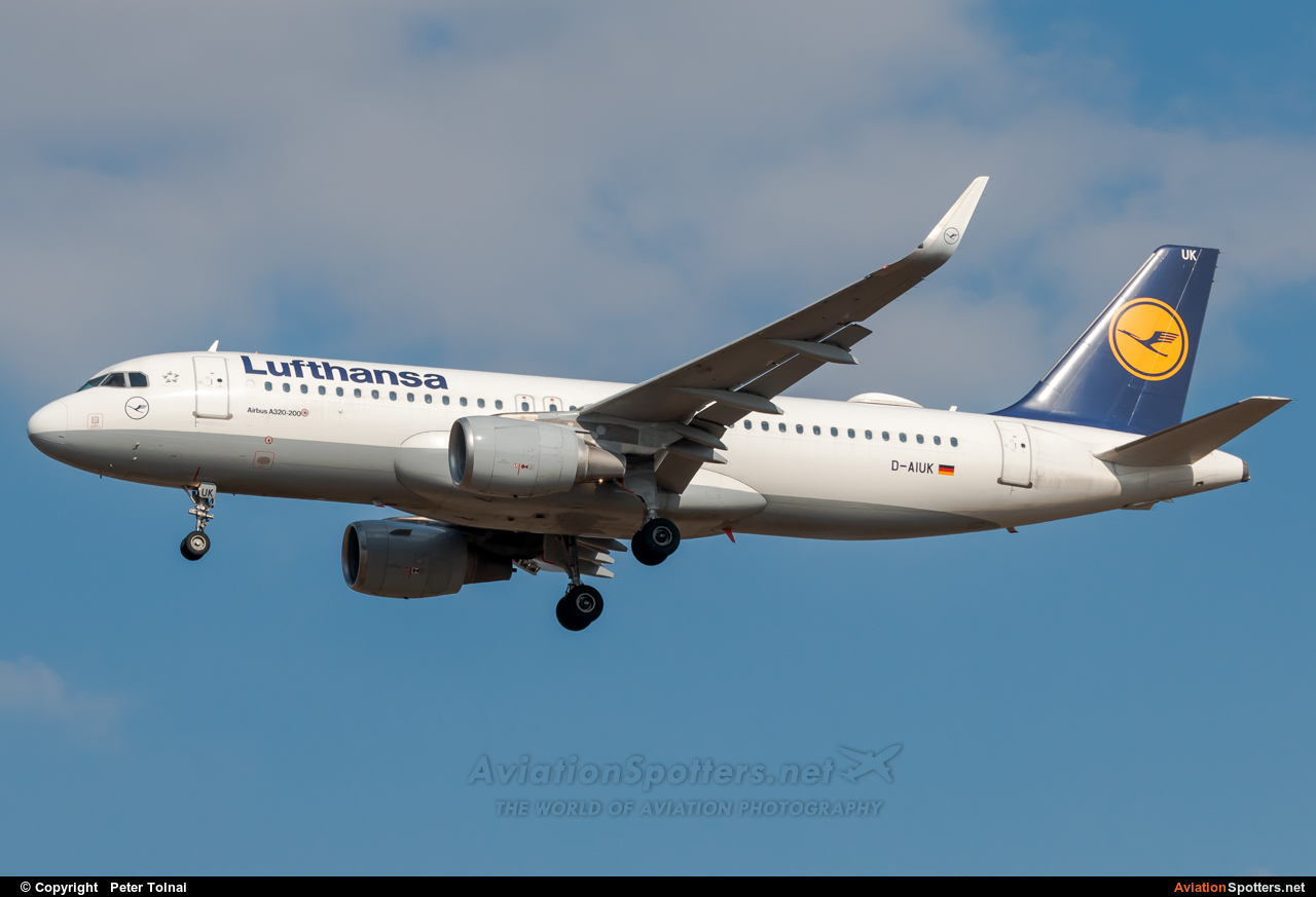 Lufthansa  -  A320-214  (D-AIUK) By Peter Tolnai (ptolnai)