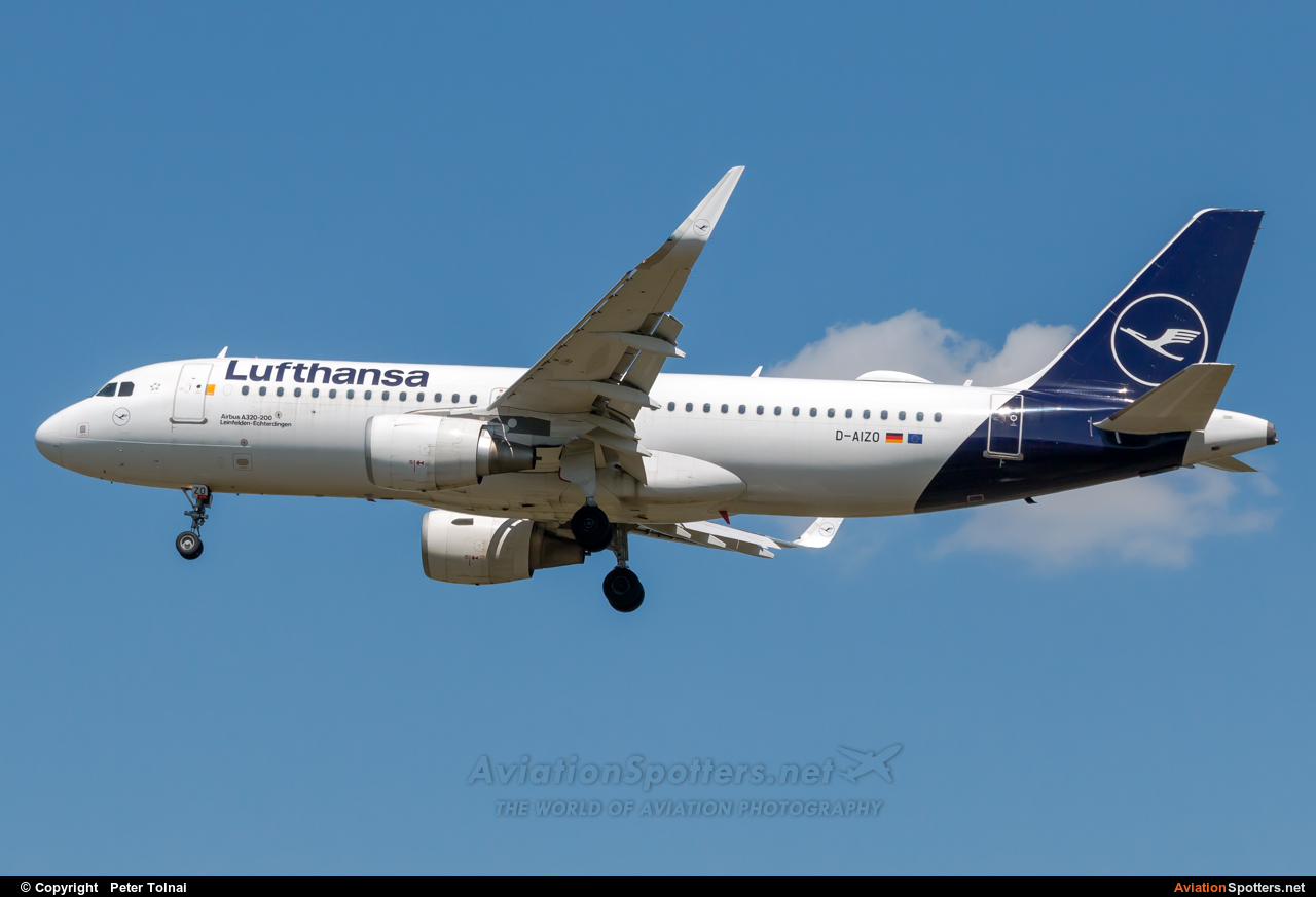Lufthansa  -  A320-214  (D-AIZO) By Peter Tolnai (ptolnai)