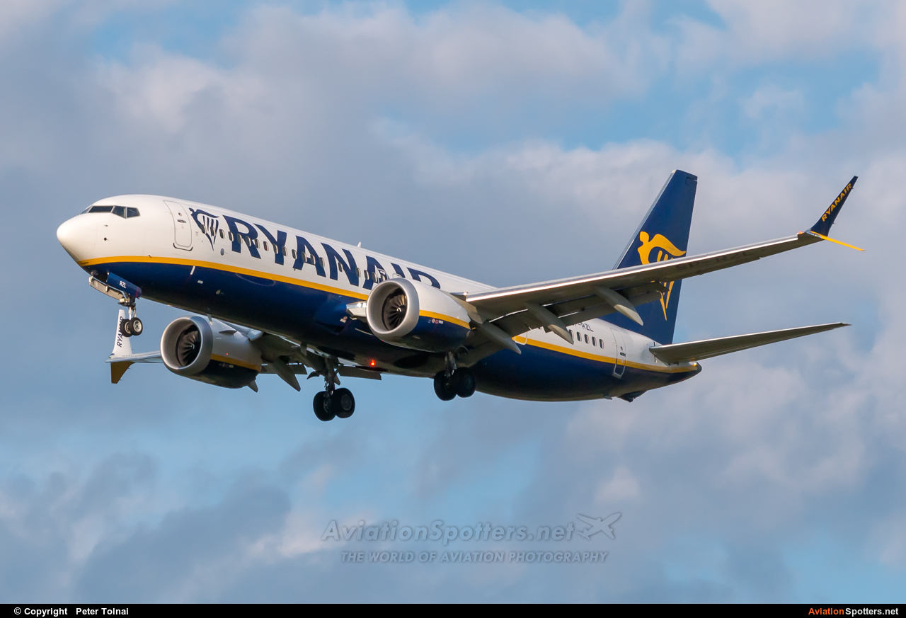 Ryanair  -  737-800  (SP-RZL) By Peter Tolnai (ptolnai)