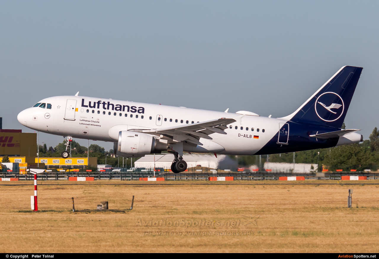 Lufthansa  -  A319  (D-AILB) By Peter Tolnai (ptolnai)