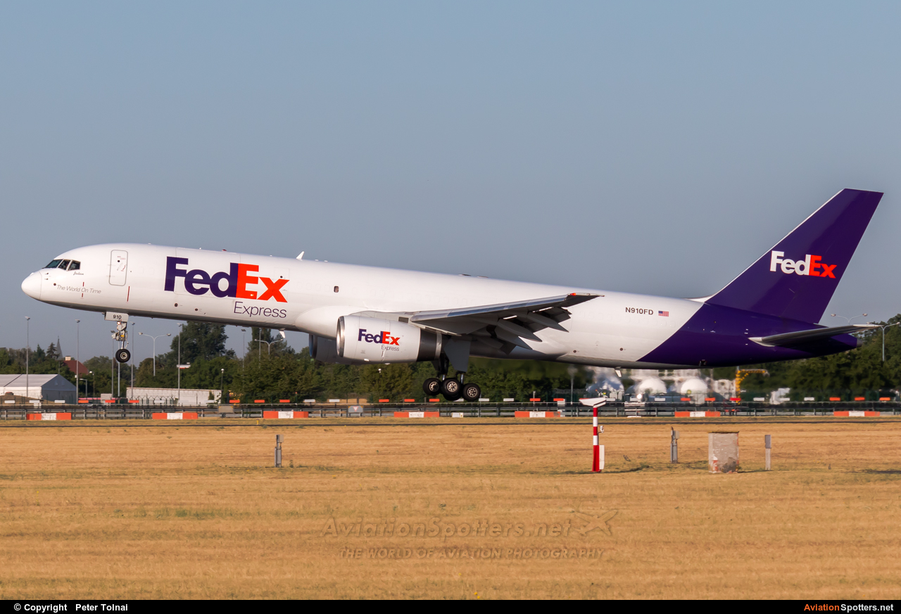 FedEx Federal Express  -  757-200  (N910FD) By Peter Tolnai (ptolnai)