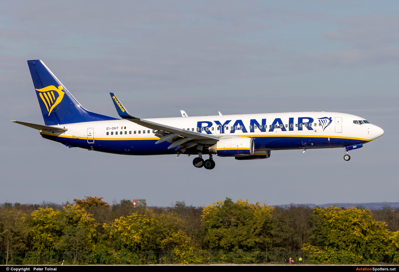Ryanair  -  737-8AS  (EI-DHT) By Peter Tolnai (ptolnai)