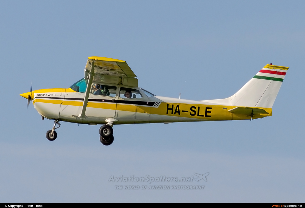 Private  -  172 Skyhawk (all models except RG)  (HA-SLE) By Peter Tolnai (ptolnai)
