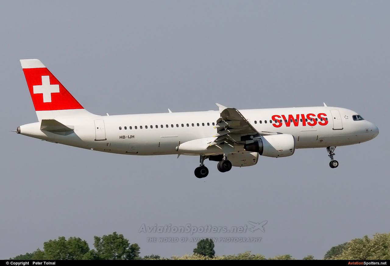 Swiss International  -  A320  (HB-IJH) By Peter Tolnai (ptolnai)