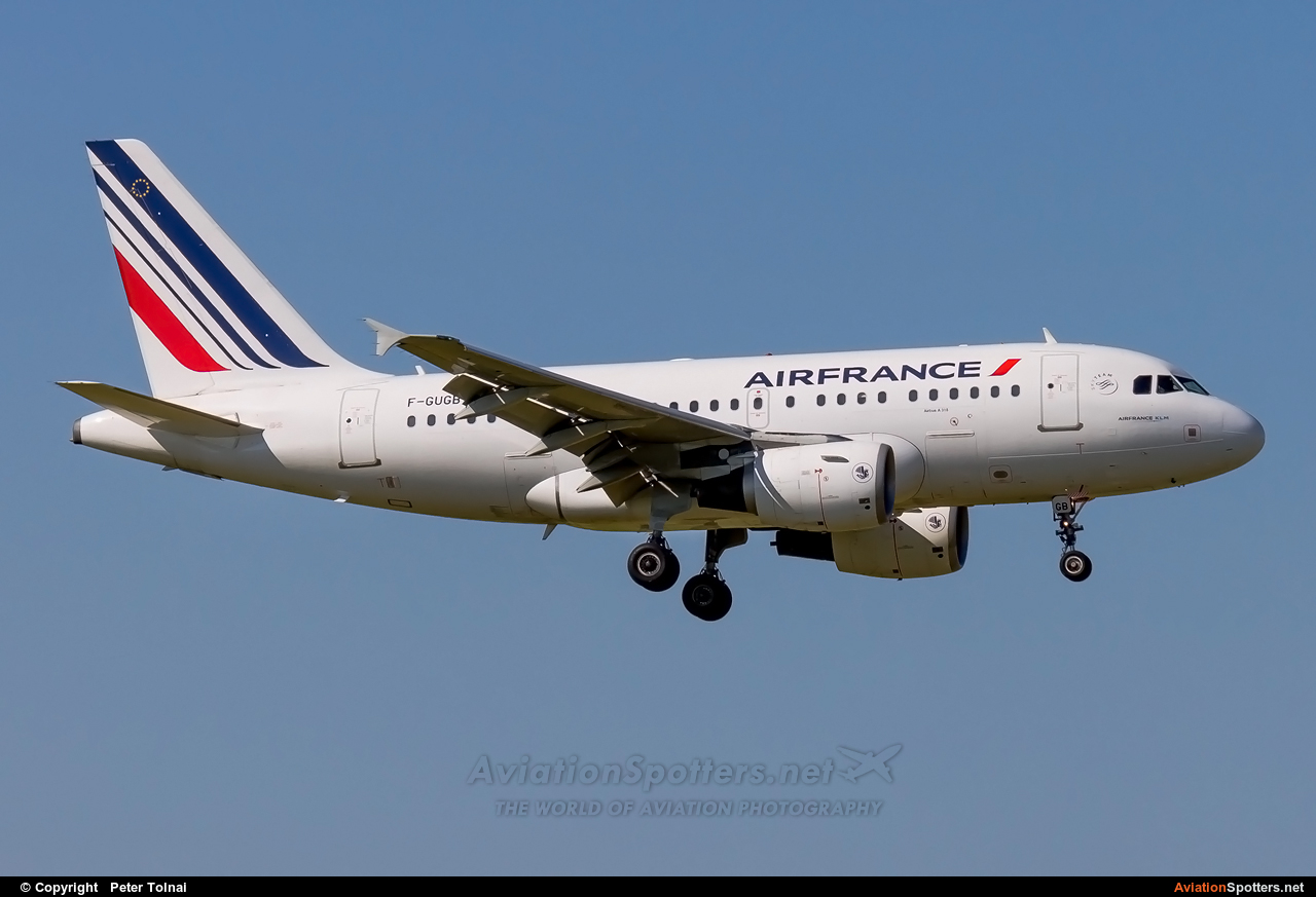 Air France  -  A318  (F-GUGB) By Peter Tolnai (ptolnai)