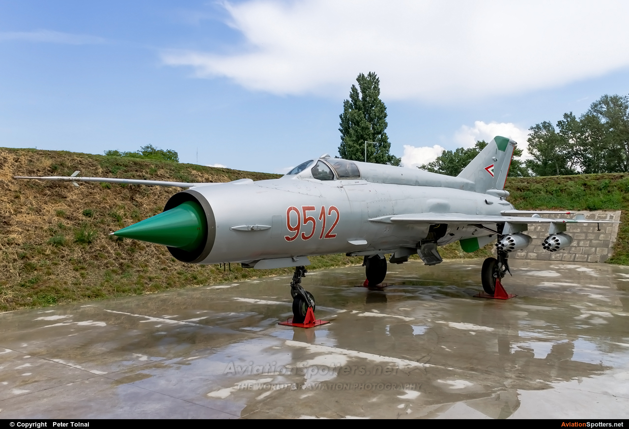 Hungary - Air Force  -  MiG-21MF  (9512) By Peter Tolnai (ptolnai)