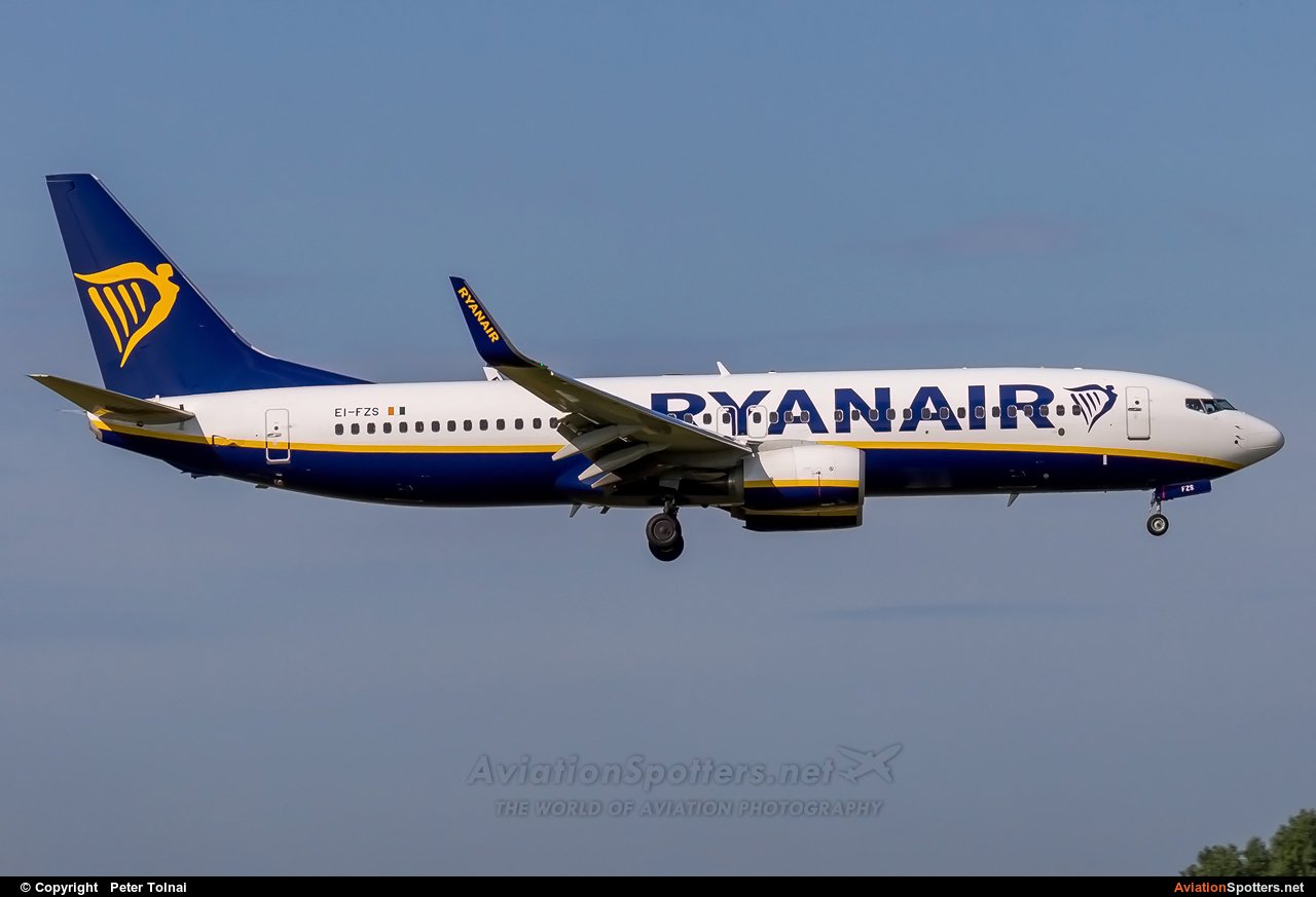 Ryanair  -  737-800  (EI-FZS) By Peter Tolnai (ptolnai)