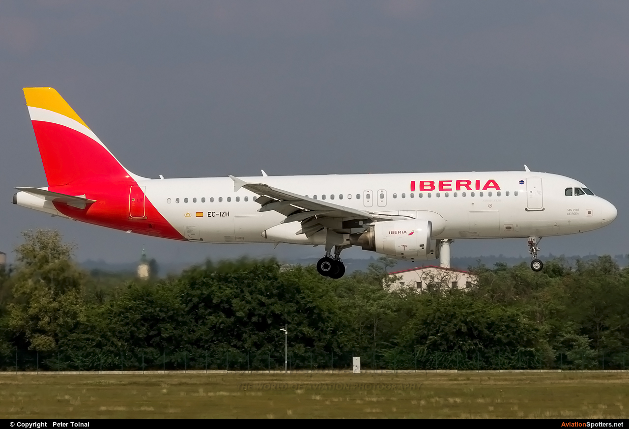 Iberia  -  A320-214  (EC-IZH) By Peter Tolnai (ptolnai)