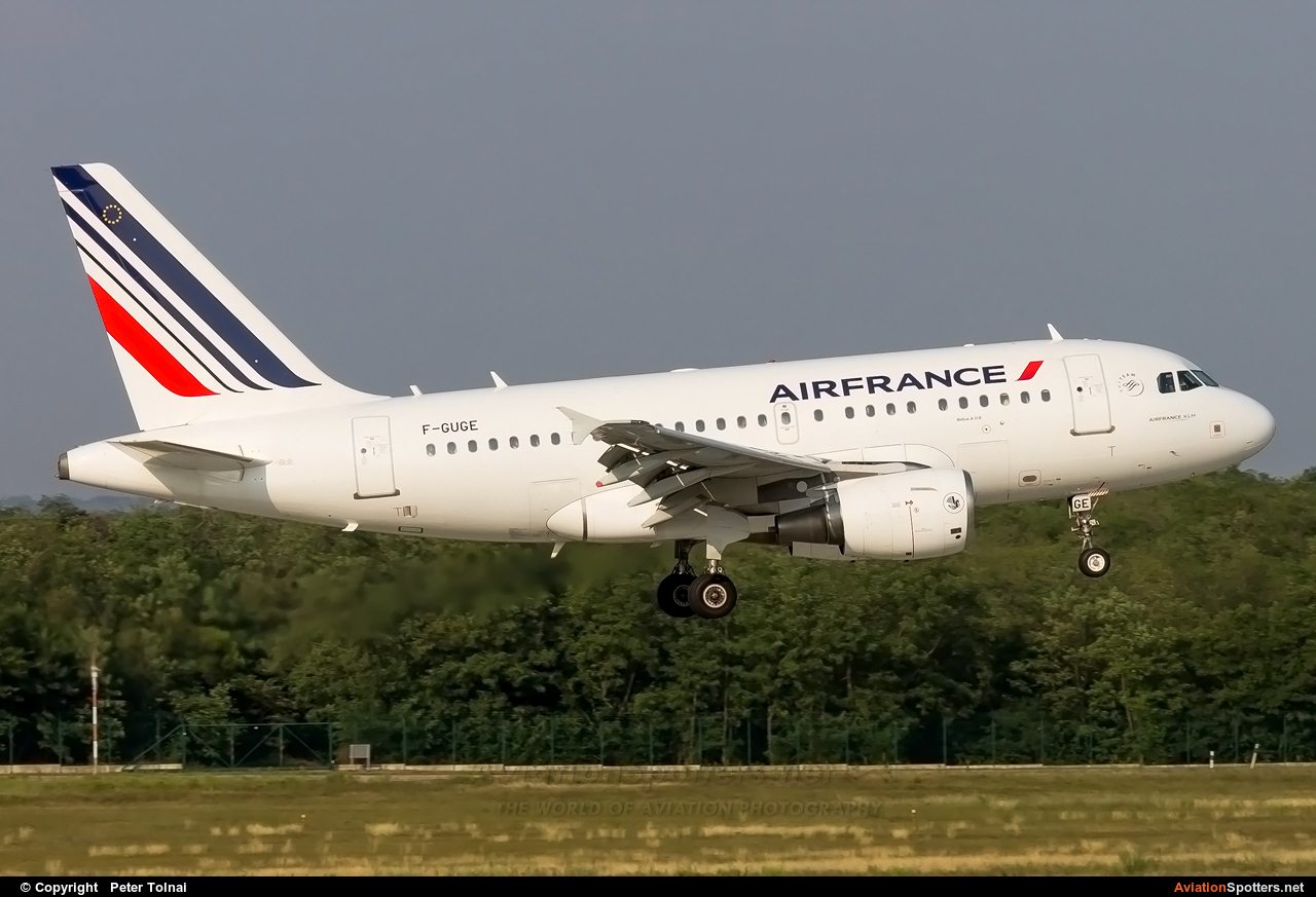 Air France  -  A318  (F-GUGE) By Peter Tolnai (ptolnai)