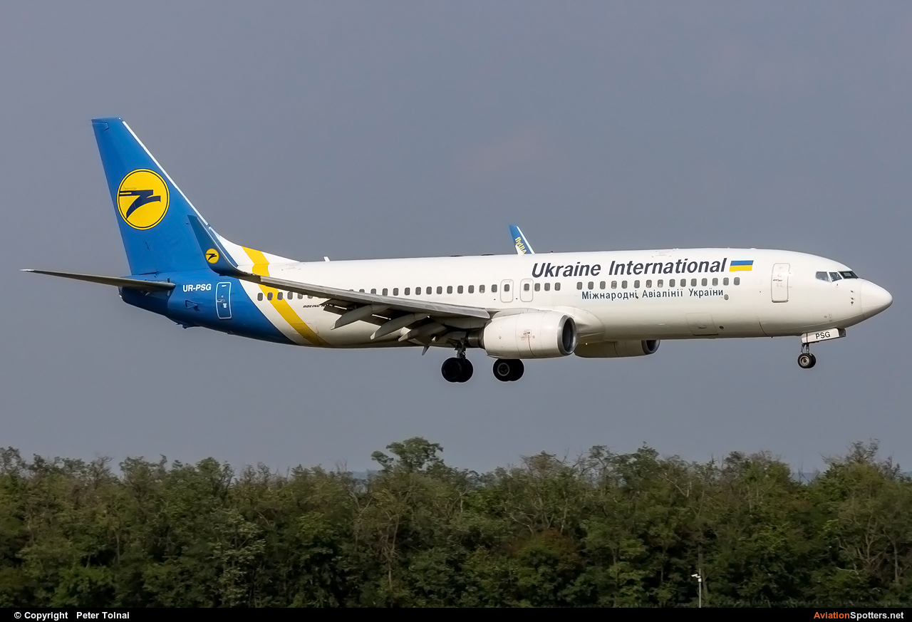 Ukraine International Airlines  -  737-800  (UR-PSG) By Peter Tolnai (ptolnai)