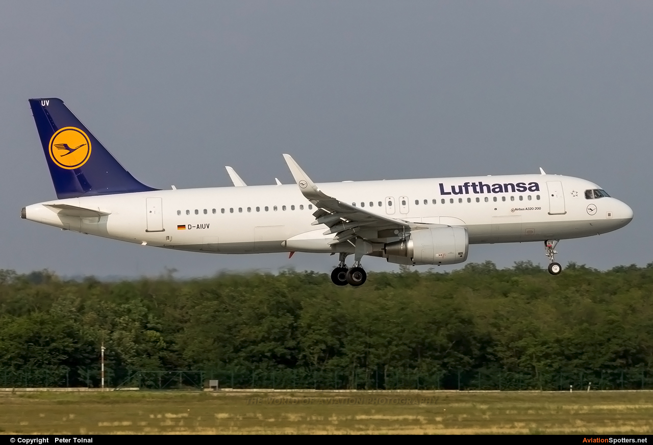 Lufthansa  -  A320-214  (D-AIUV) By Peter Tolnai (ptolnai)