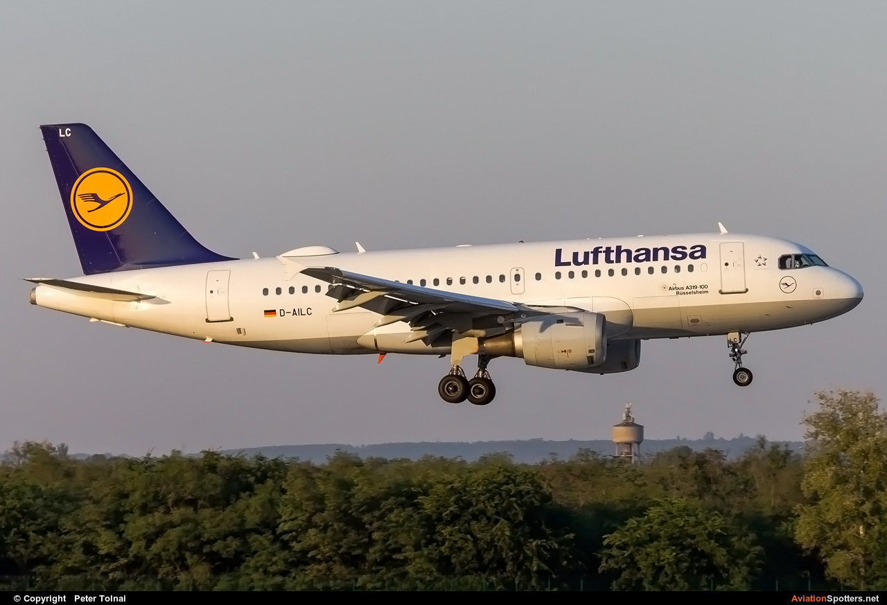 Lufthansa  -  A319-114  (D-AILC) By Peter Tolnai (ptolnai)