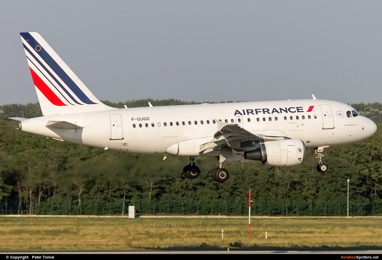 Air France  -  A318  (F-GUGO) By Peter Tolnai (ptolnai)