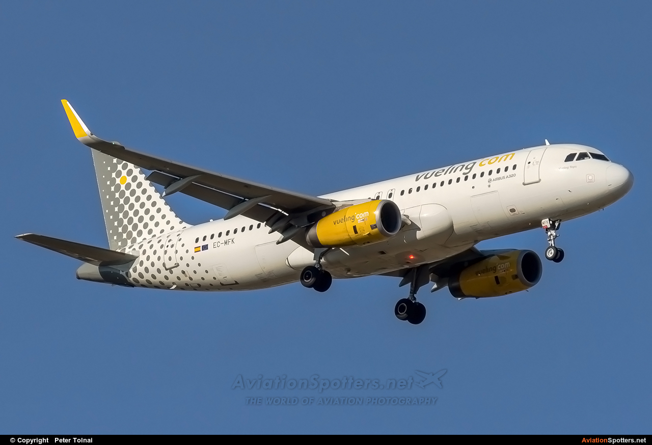 Vueling Airlines  -  A320-232  (EC-MFK) By Peter Tolnai (ptolnai)
