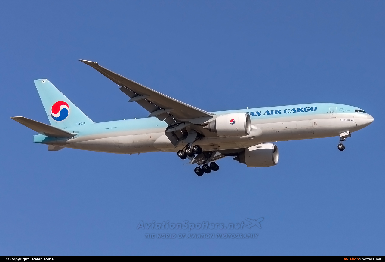Korean Air Cargo  -  777-200F  (HL8226) By Peter Tolnai (ptolnai)