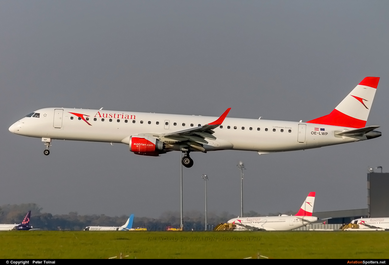 Austrian Airlines  -  195LR  (OE-LWP) By Peter Tolnai (ptolnai)
