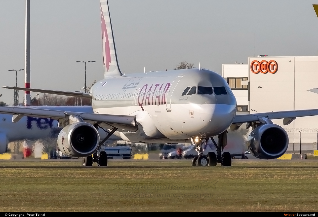 Qatar Airways  -  A320  (A7-ADJ) By Peter Tolnai (ptolnai)