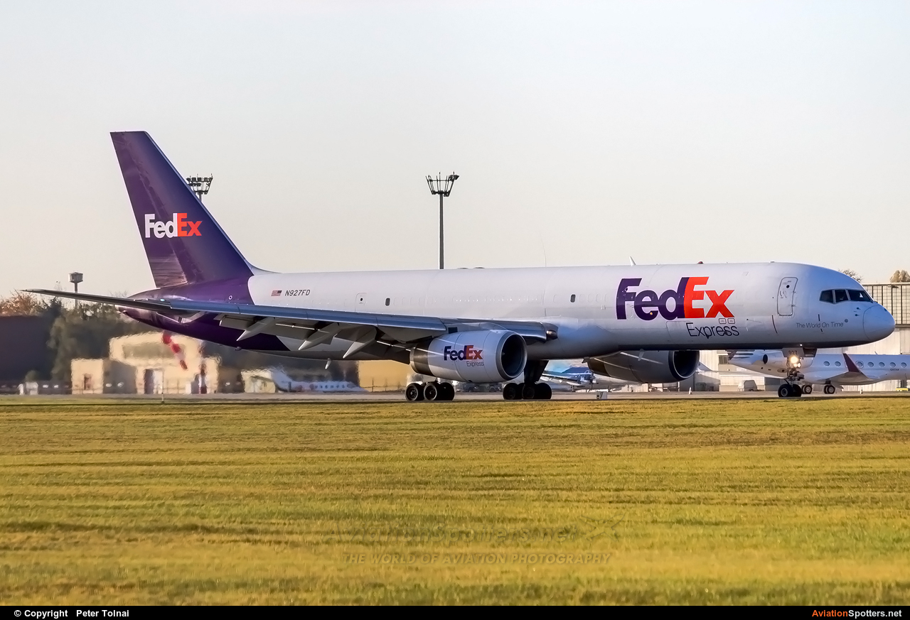 FedEx Federal Express  -  757-200F  (N927FD) By Peter Tolnai (ptolnai)